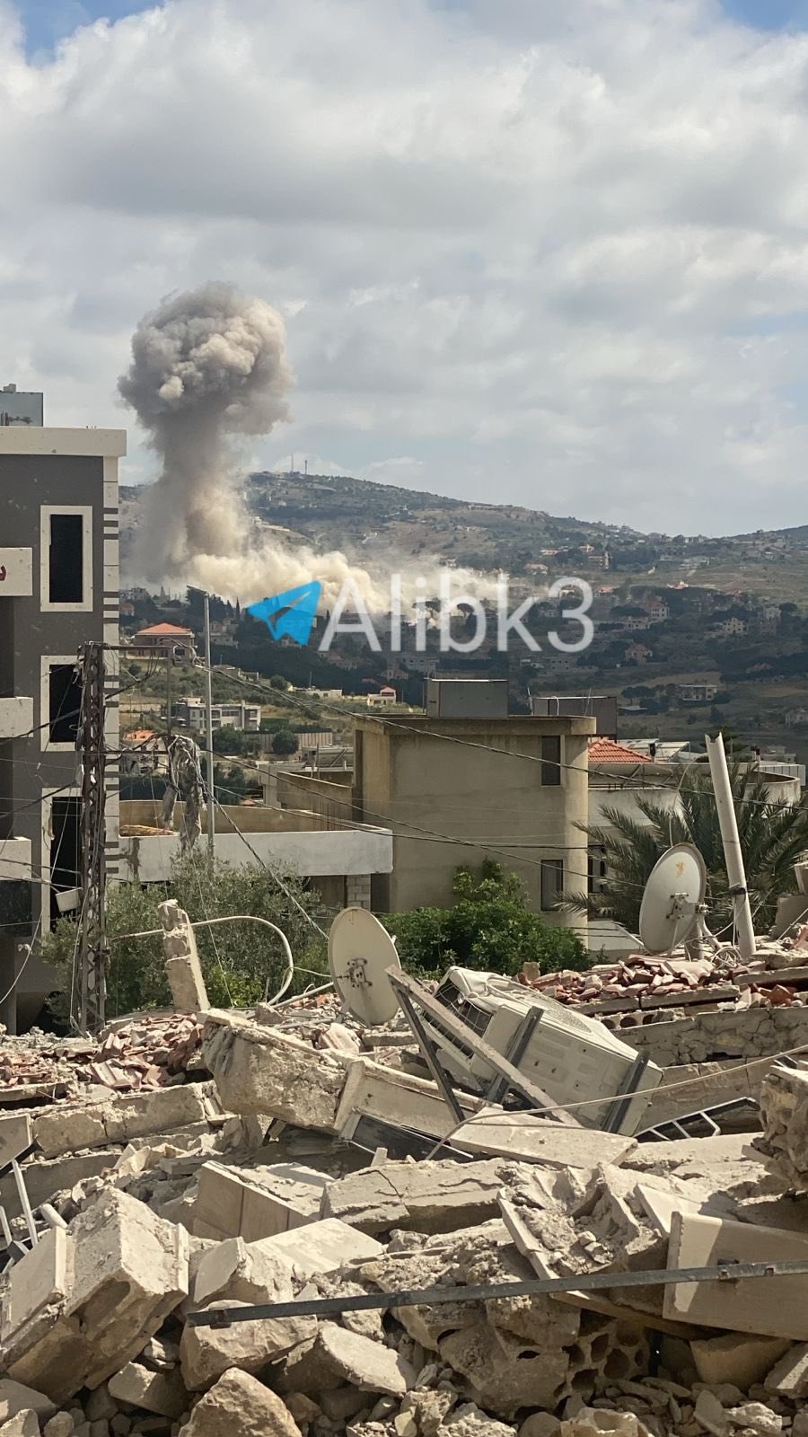 Violent Zionist Bombing Hits Aita al-Jabal in Southern Lebanon