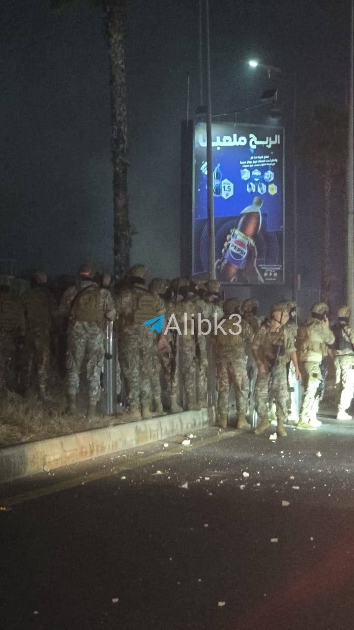 Lebanese Army Withdraws from South, Faces Anti‑Surrender Protesters
