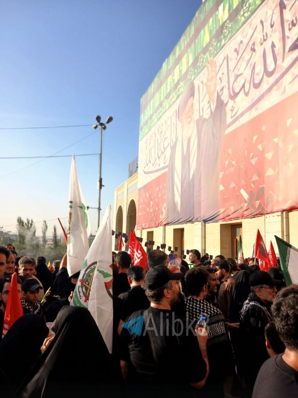 Hamas Flag Raised in Tehran Mosque During Khamenei Funeral