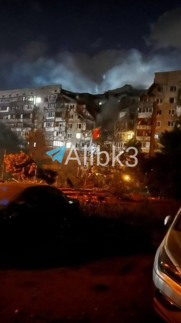 Russian Rocket Strikes Building in Kyiv, People Trapped