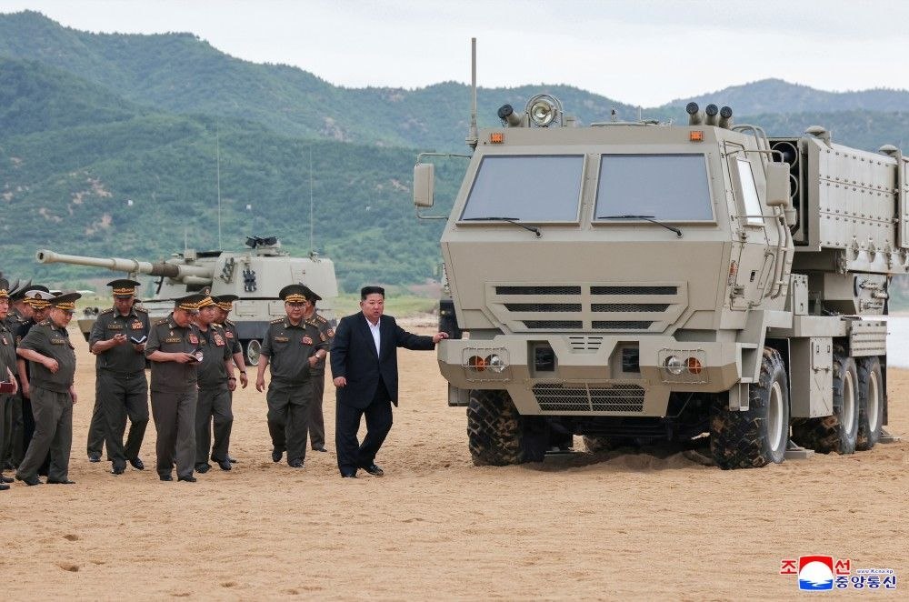 Kim Jong Un Inspects New Artillery and Missile Tests