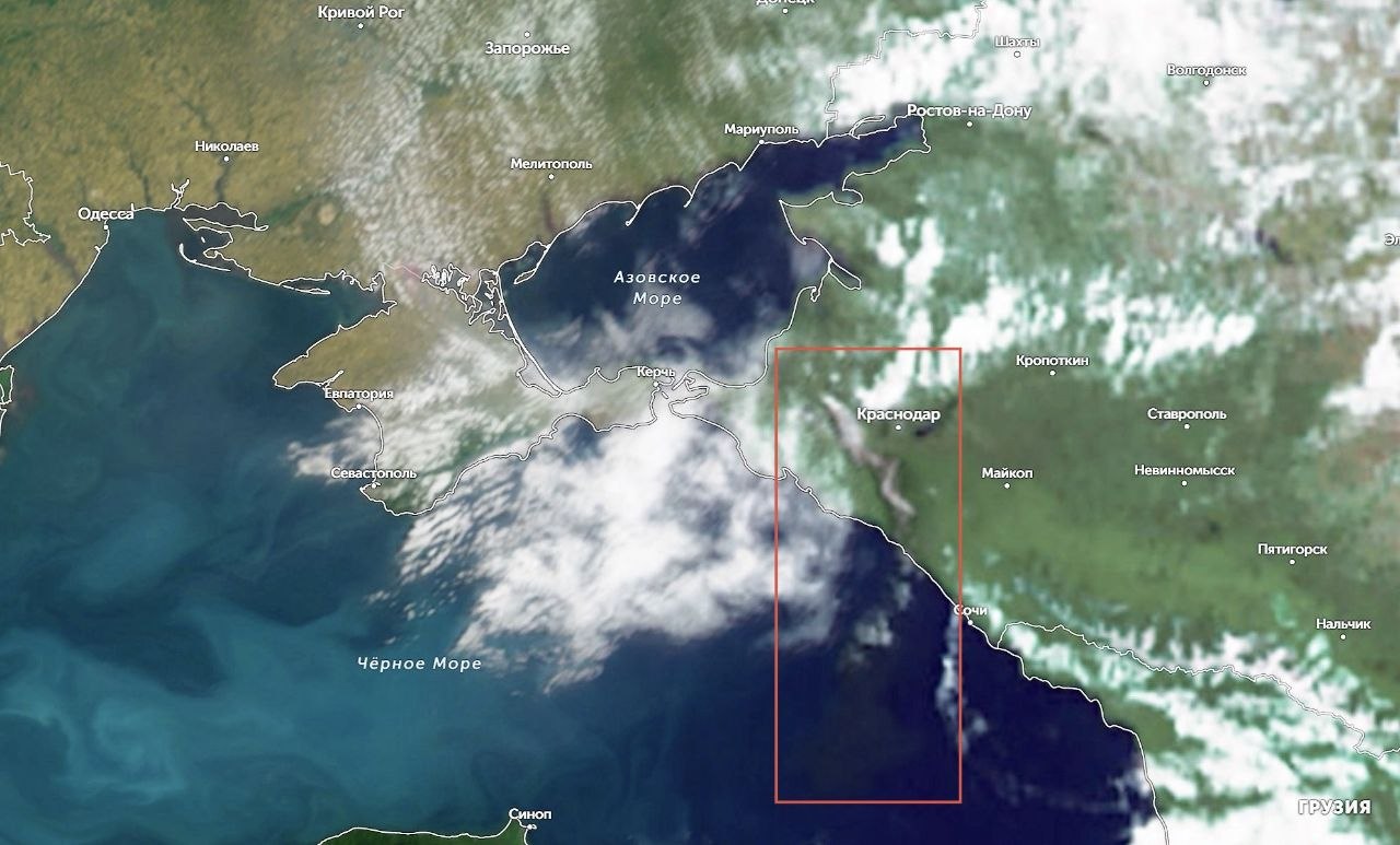 Massive Smoke Plumes Rise Over Slavyansk-on-Kuban Oil Refinery After Ukrainian Attack
