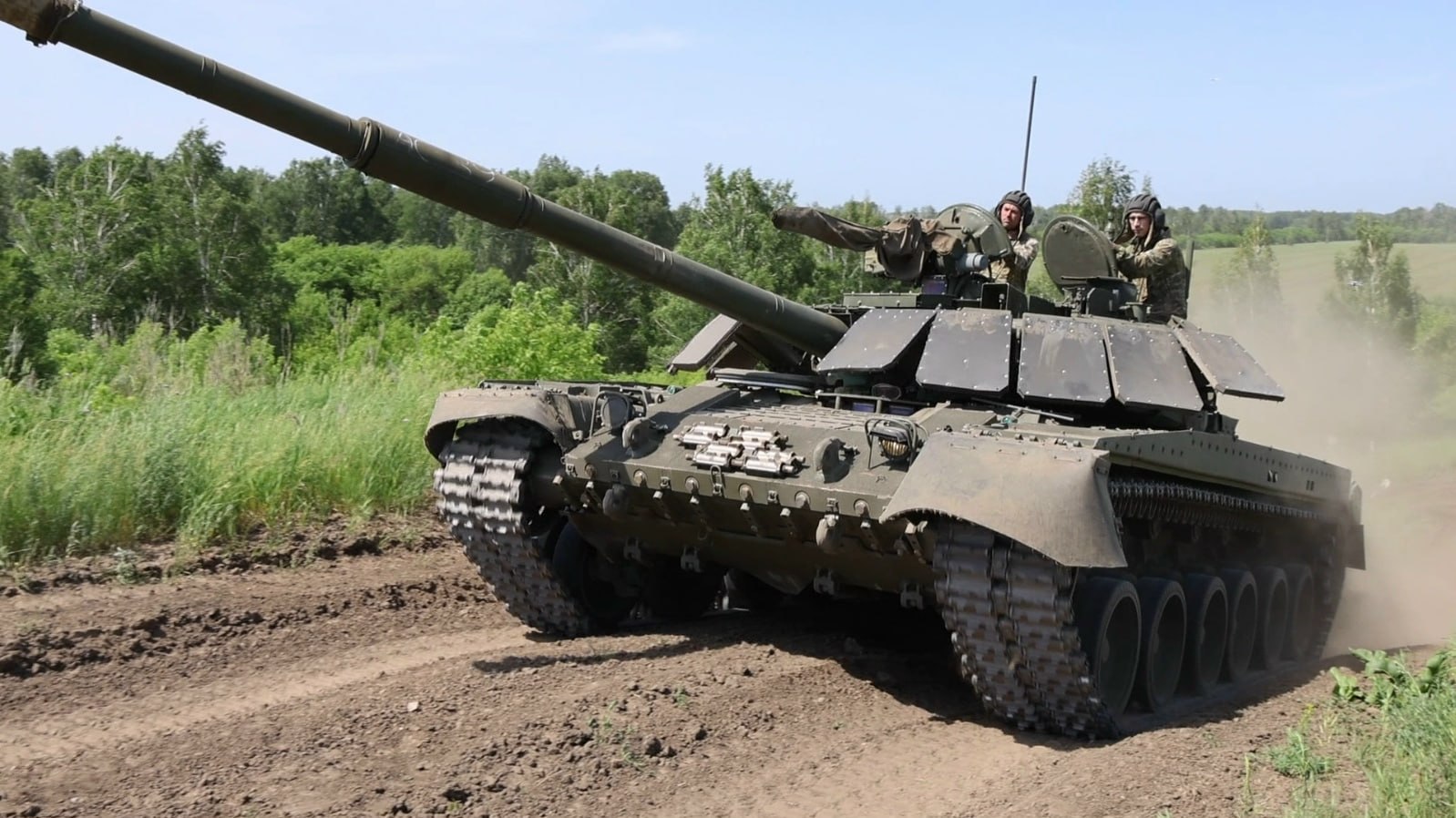 Russia Unveils Modernized T-80U-E1 Tank Variant on Fleet's 50th Anniversary