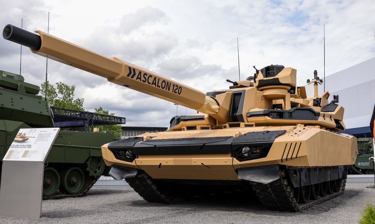 France Mulls Return of Medium ‘Sand‑Colored’ Tanks