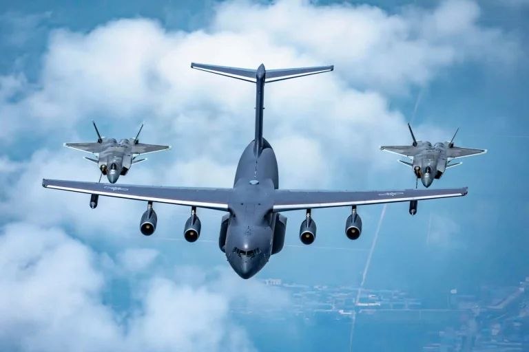 China Demonstrates J‑20 Aerial Refueling Capability