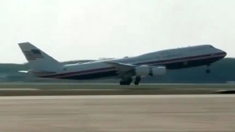 Trump Takes First Flight in New VC‑25B Bridge
