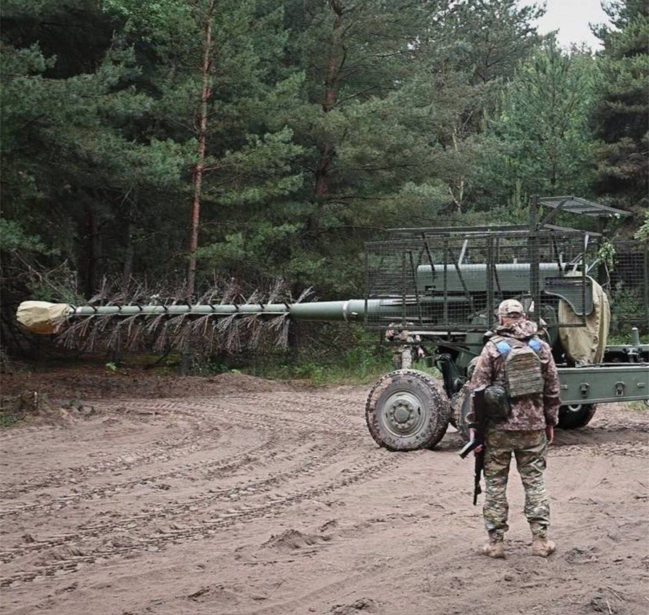 Ukrainian 155mm Howitzer Gets Drone‑Defence Upgrade